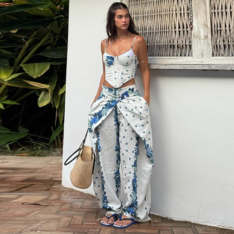 Romper Floral Print - Seksowny Damski Komplet z Nadrukiem: Bezrękawnik,